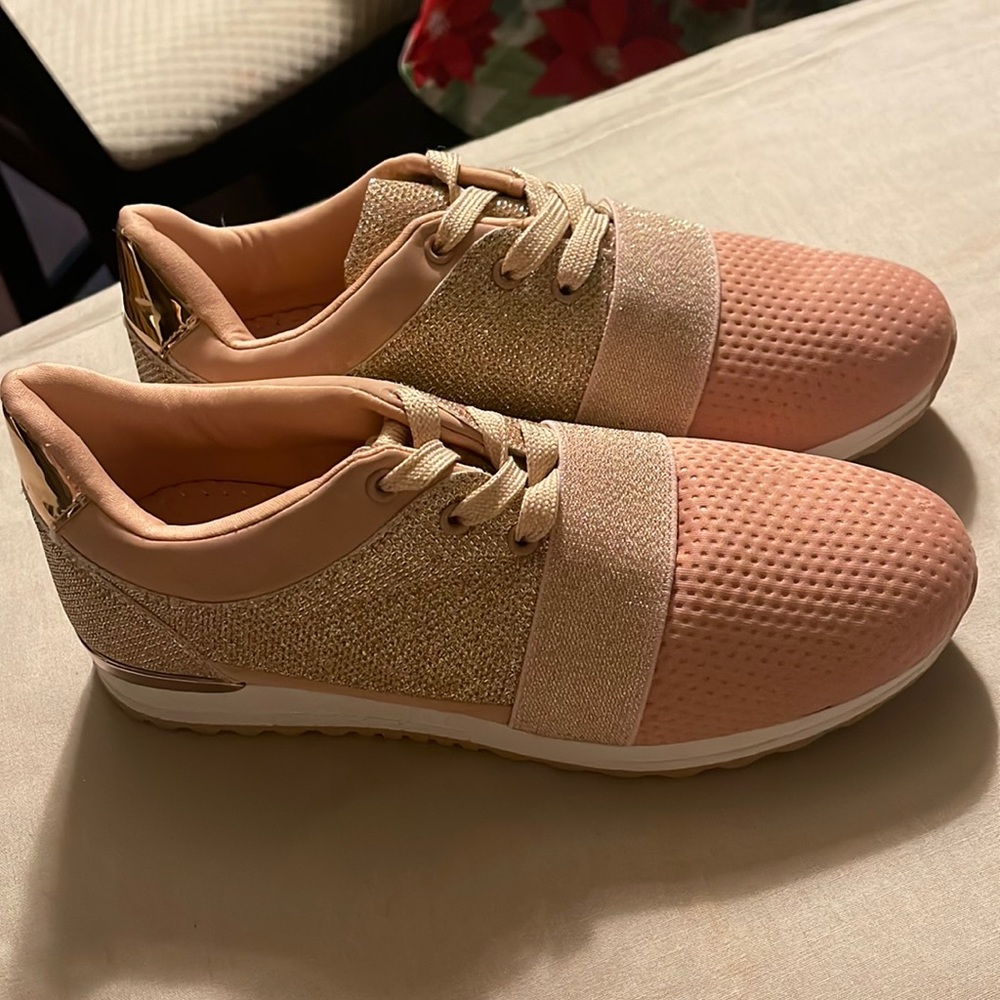 Brand new Qupid size 9 blush with sparkles some area